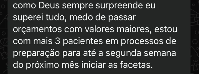 Mensagem de uma aluna no grupo da turma: superei tudo, medo de passar orçamentos com valores maiores; estou com mais 3 pacientes em processos de preparação para iniciar as facetas no próximo mês.